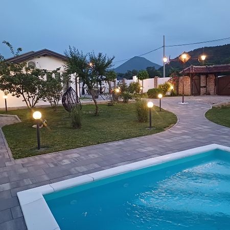 Family Estate Hadzalova Avlija Villa Bihać Eksteriør billede