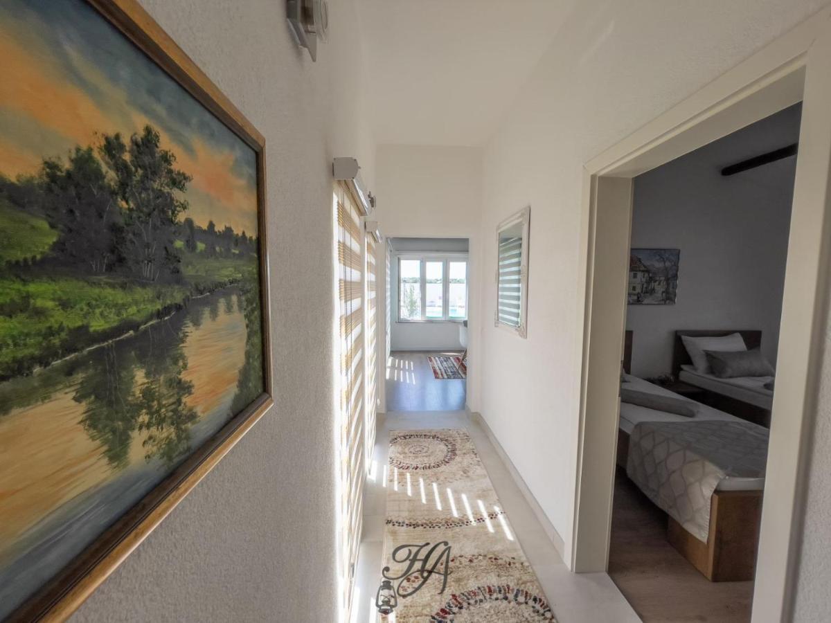 Family Estate Hadzalova Avlija Villa Bihać Eksteriør billede