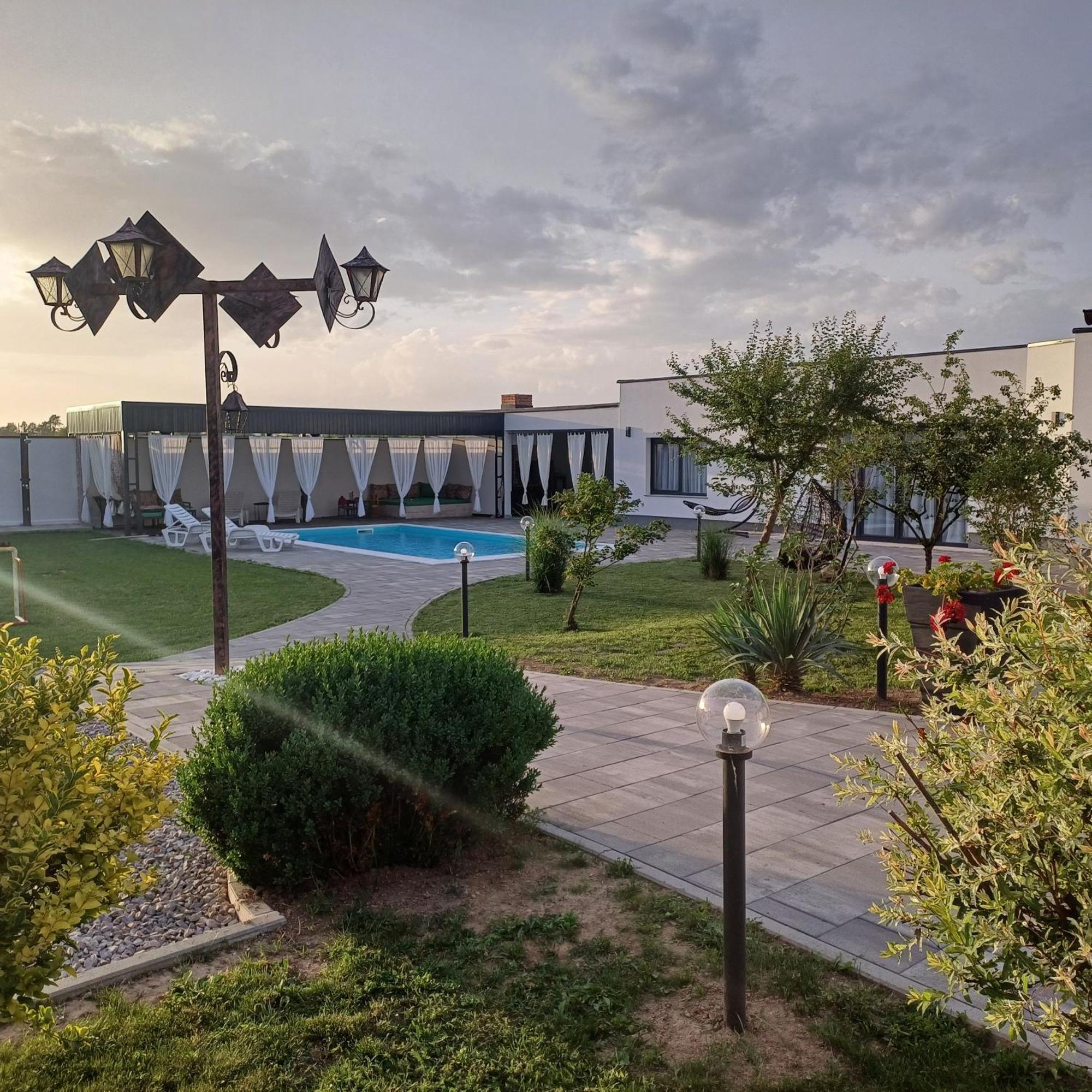 Family Estate Hadzalova Avlija Villa Bihać Eksteriør billede